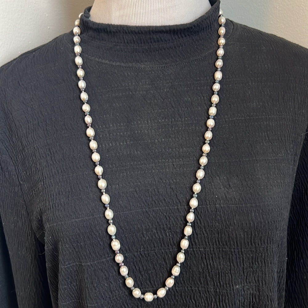 White and peacock genuine cultured pearl necklace - Picture 7 of 7